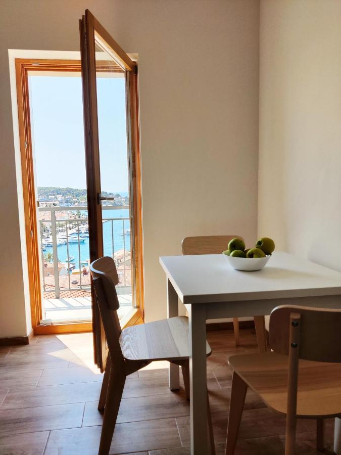 Brand New Apt W Balcony & Perfect Seaview At Center هفار المظهر الخارجي الصورة